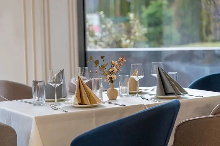 Interior restaurant Azuga Resort