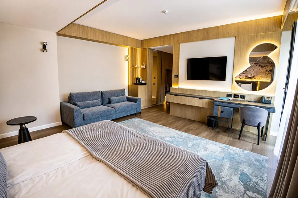 Interior Camera Premium la Hotel Azuga Resort